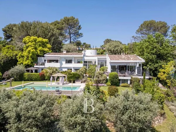 Maison 9 pièces 520 m²