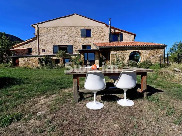 Maison 7 pièces 252 m²