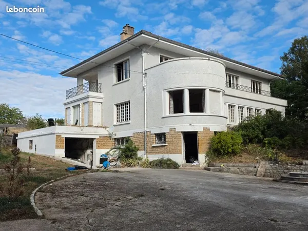 Villa de caractère de 260 m2 sur parc arboré de 6300 m2