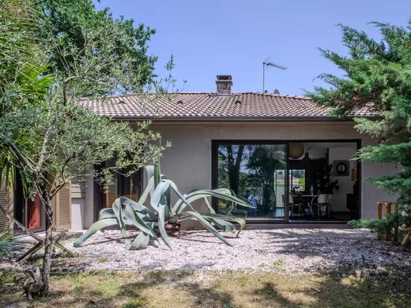 Maison avec piscine et T2 loué à l'année