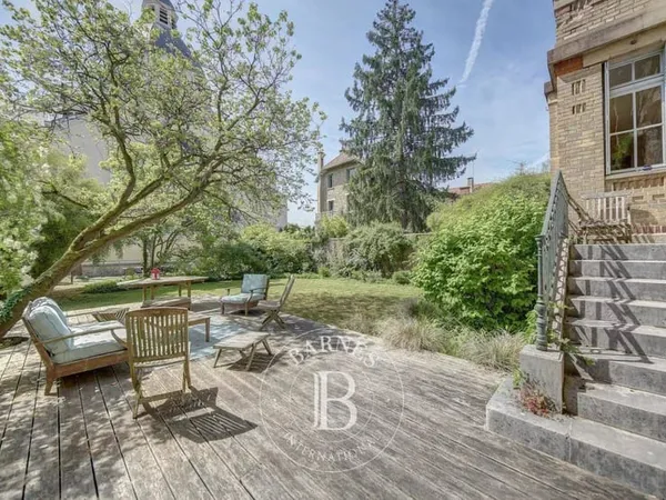 Maison 14 pièces 380 m²