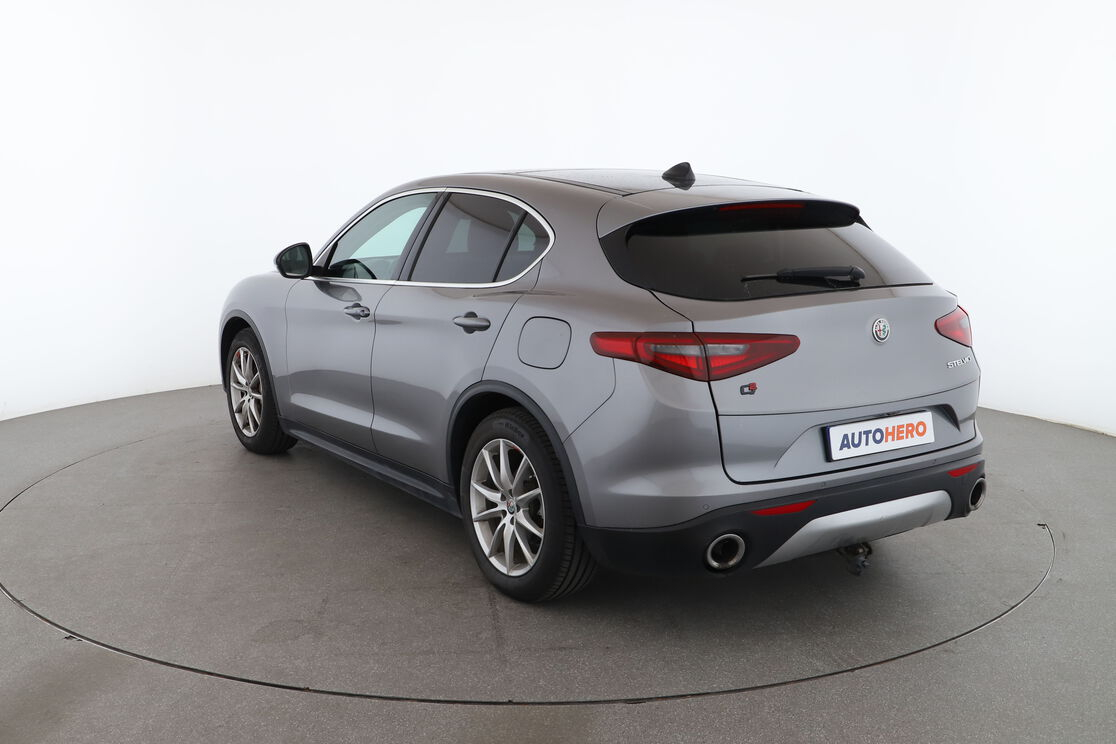 Alfa Romeo Stelvio 2.2 Diesel Executive AT8 — photo 3