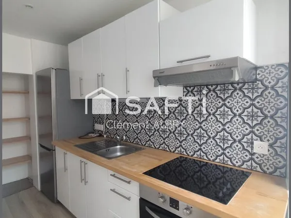 Découvrez cet agréable appartement situé au 2€ étage sans ascenceur !