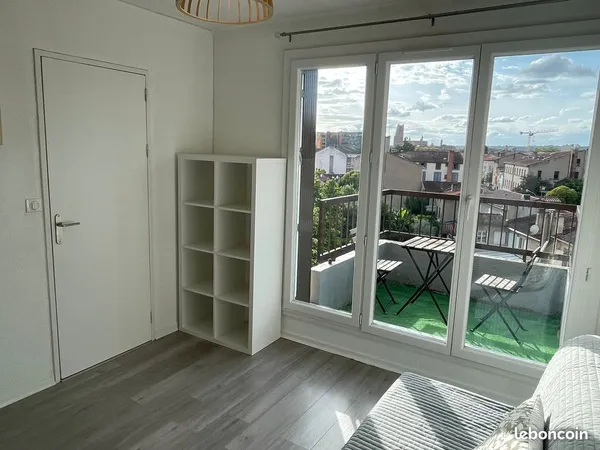 Appartement + balcon + parking