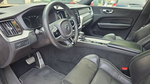 Volvo XC60 2.0 D4 190 Geartronic8 - R-Design – 2018 – 152000 km – Diesel – Boîte Automatique — photo 37