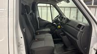 Renault Master F3500 L2H2 2.3 Blue dCi 135ch Confort Euro6E — photo 10