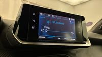 Peugeot 2008 1.2 PureTech 100ch S&S Allure — photo 18