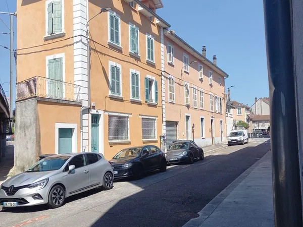 Immeuble 11 pièces 196 m²