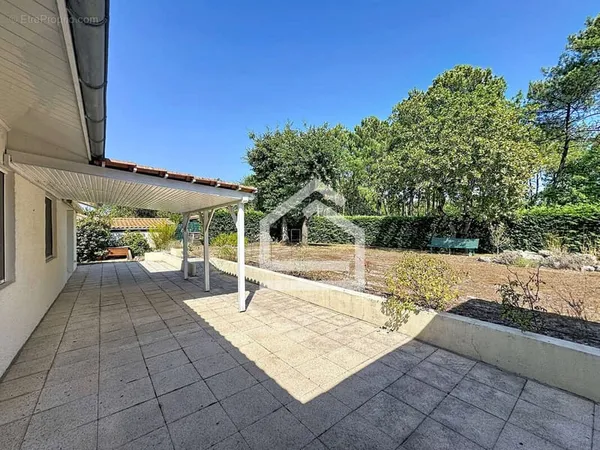 LE HAILLAN - Maison de plain pied 146 m2 - Jardin - Garage