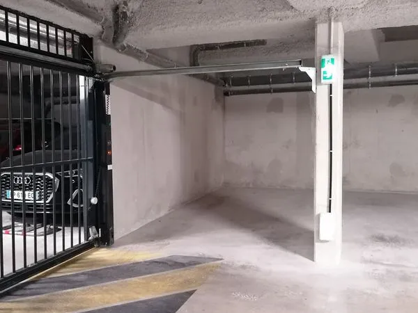 Parking intérieur simple