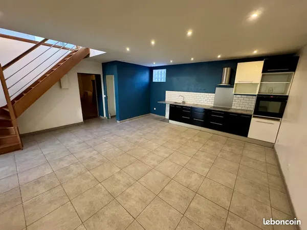 RARE A LA LOCATION - SUPERBE LOFT 170m² - JARDIN / TERRASSE - GRAND GARAGE - 4 CHAMBRES