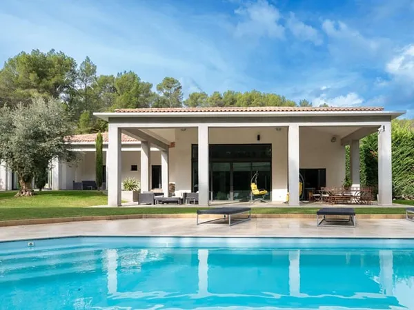 Villa 5 pièces 272 m²