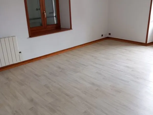 BADEVEL F.2 DANS MAISON AVEC GARAGE 57m2 900