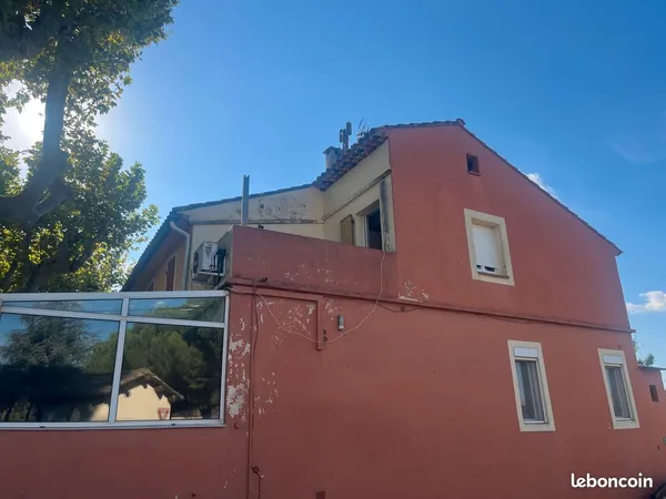 À louer - Charmante maison de village meublée avec vue sur le Petit Luberon