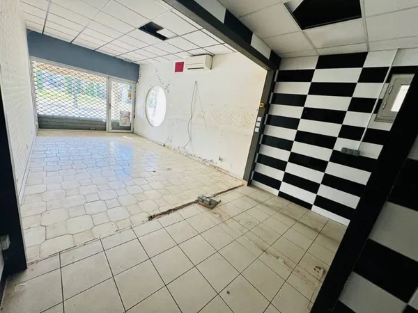 Commerce Vente Lattes   242000€