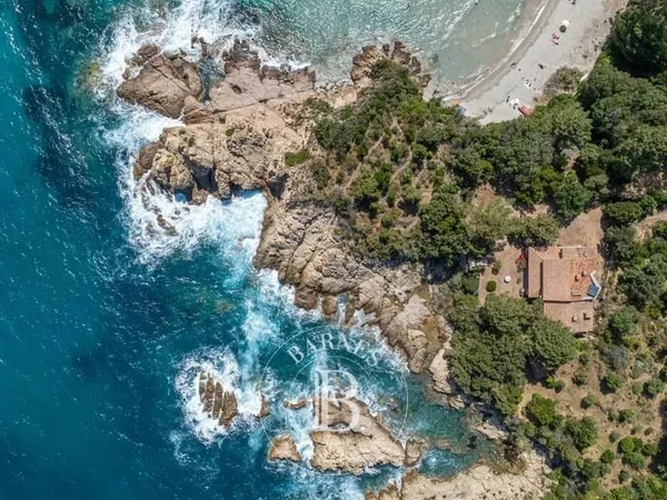Plage de Canella, Sari-solenzara, pied dans l'eau, accès privé plage.