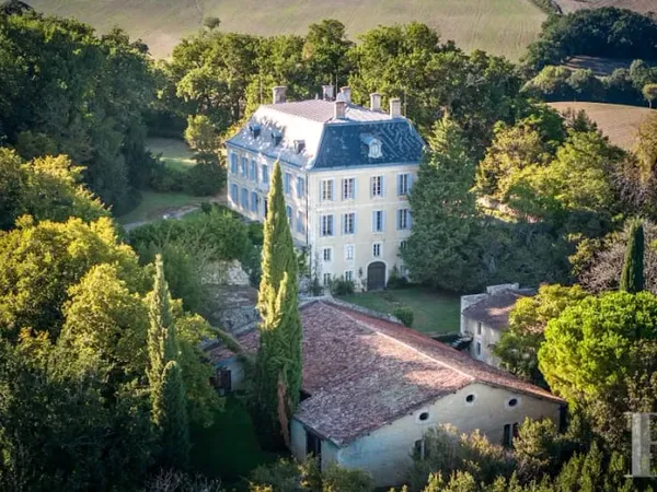 Château 16 pièces 650 m²
