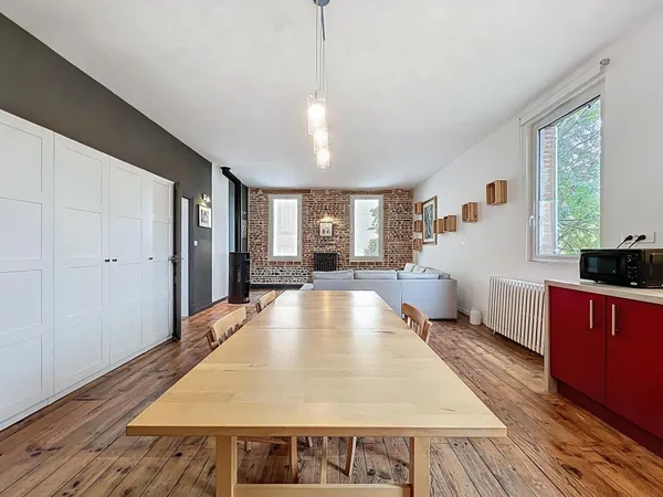 Appartement de caractère de 77m2 avec garage boxé - Charme toulousain à deux pas du métro Barrière d