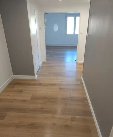 FONTAINE - LA POYA - GRAND T3 80 m² - PARKING PRIVATIF - CAVE - TRAM A À 2 MIN
