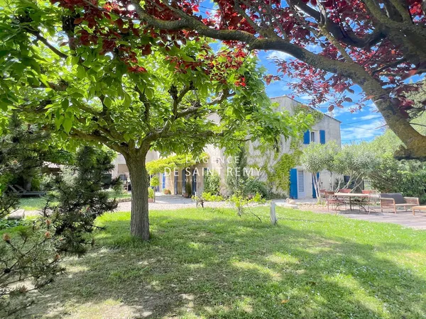 Mas Provençal rénové avec piscine et potentiel exceptionnel à