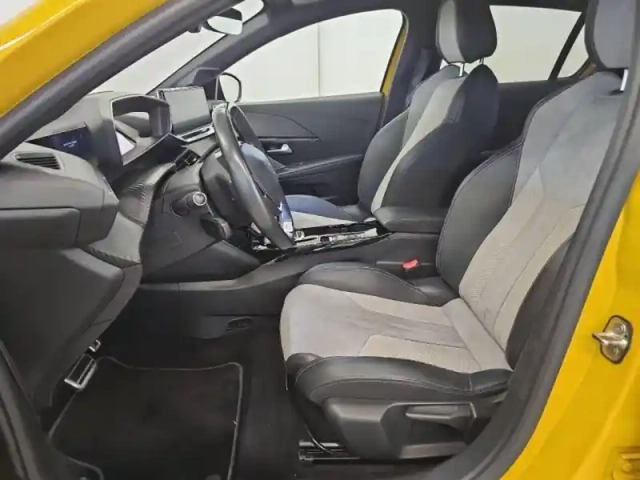 Peugeot 208 e- 136ch gt — photo 14