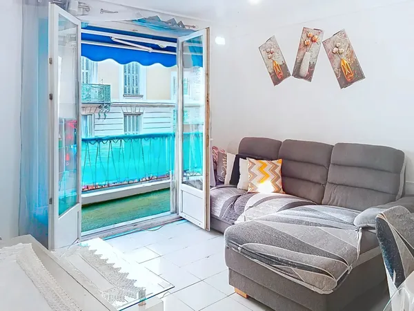3 PIECES AVEC BALCON NICE LE PORT