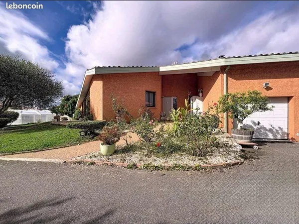 Superbe maison familiale 145 m² avec piscine et vue Pyrénées