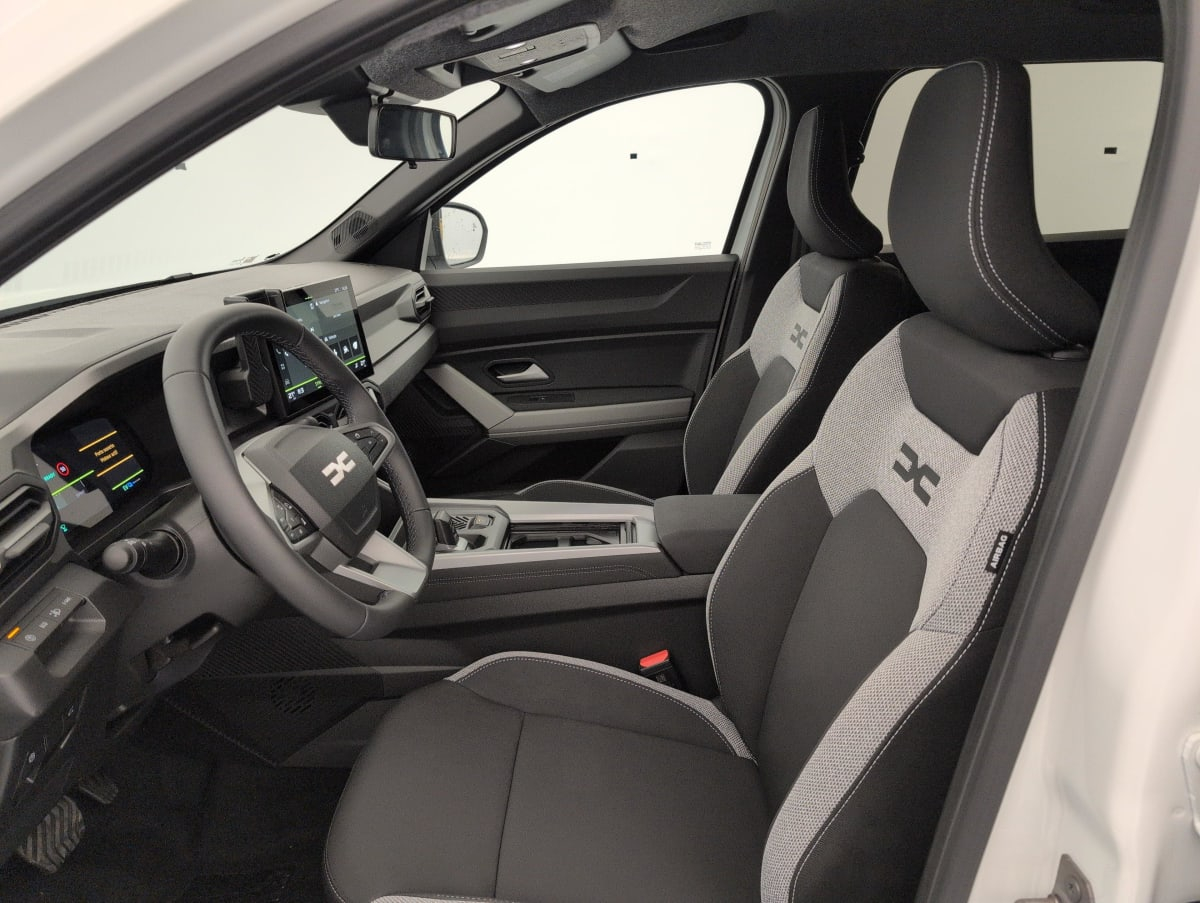 Dacia Bigster — photo 22