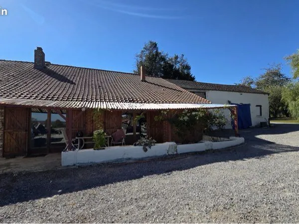 Fermette à conforter sur 4700 m² de terrain, cadre exceptionnel entre Larouillies et La Flamengrie