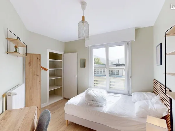 Chambre 5 pièces 68 m²