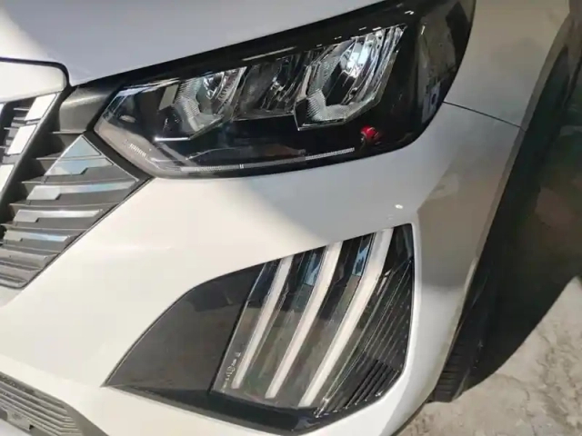 Peugeot 2008 turbo 100 ch bvm6 allure — photo 14