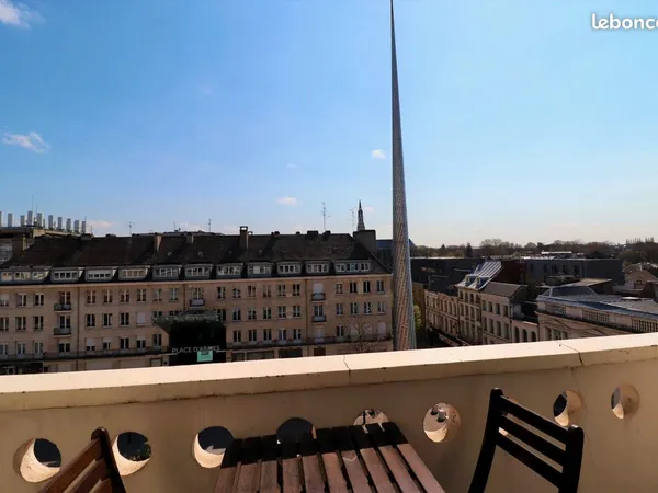 Appartement T2 meublé Place d'Armes avec balcon cave et parking