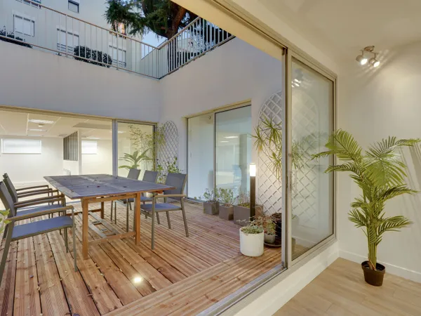 Local professionnel 326 m²