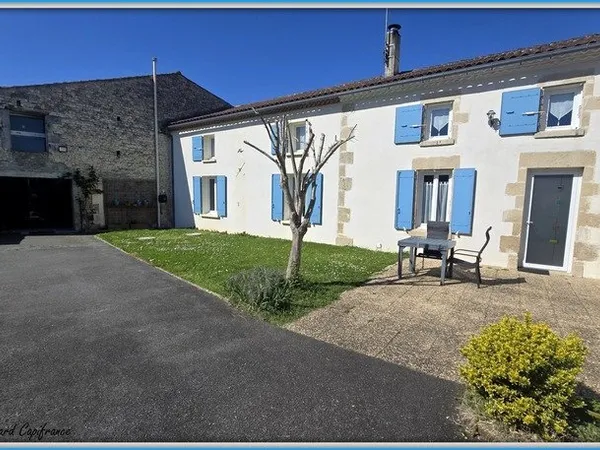 Maison à vendre 6 pièces proche de AULNAY (17), vie PLAIN PIED avec DEPENDANCE environ 100m²