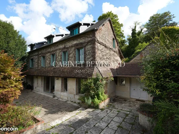 Maison 10 pièces 320 m²