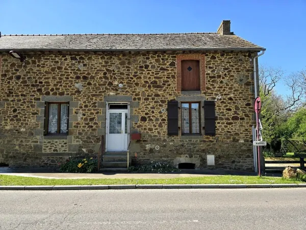 LONGÈRE À RÉNOVER AVEC DÉPENDANCES - TERRAIN 920 m²