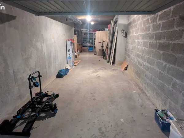 Garage fermé résidence sécurisée