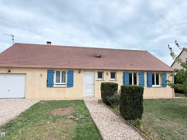 Maison plein pied à Vendre. 104m2 / 4 chambres / terrain 1019m2 / garage 23m2. Année 2007. DPE D aou
