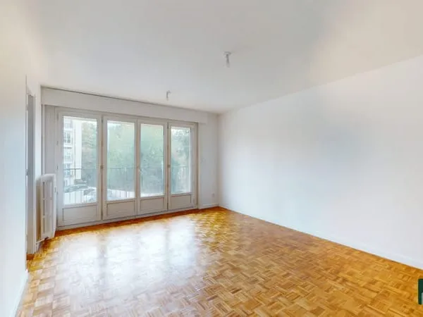 Appartement 4 pièces avec balcon, garage et cave