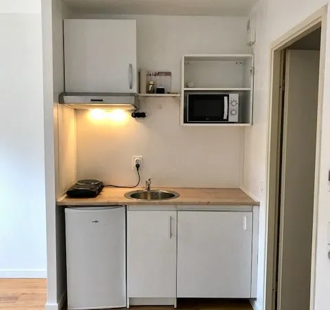 Grand studio à St-Herblain Bourge avec la terrasse à louer de particulier, sans frais d'agence