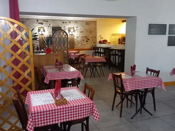 CAFE-RESTAURANT - Licence IV, superficie 150 m2