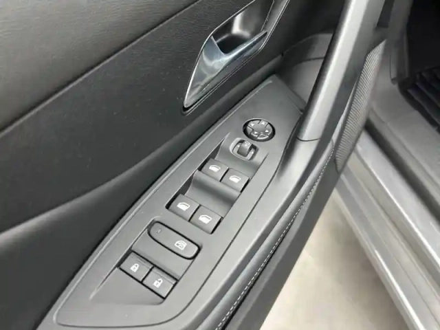 Peugeot 308 sw hybrid 145 e-dcs6 — photo 44