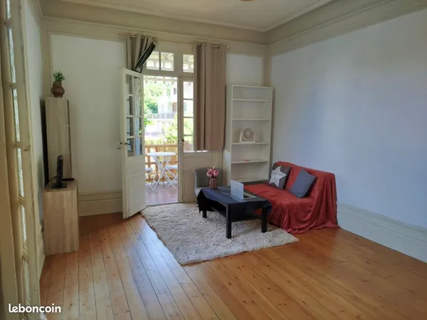 Locale de travail 55 m² balcon Enghien