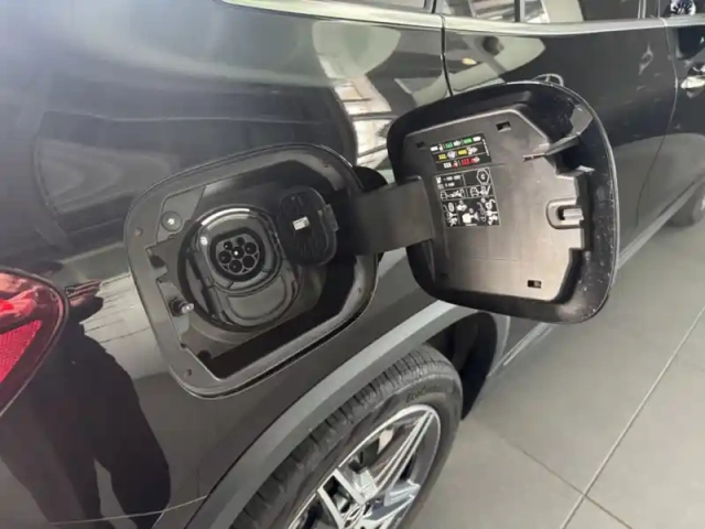 Mercedes Gla 250 e amg line — photo 33