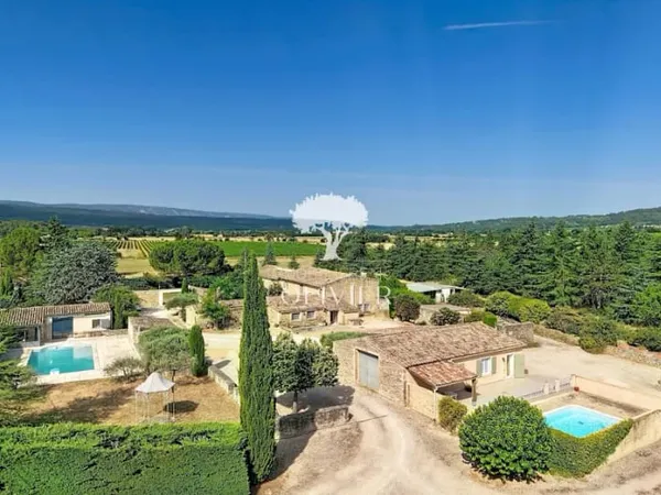 Propriété 17 pièces 587 m²