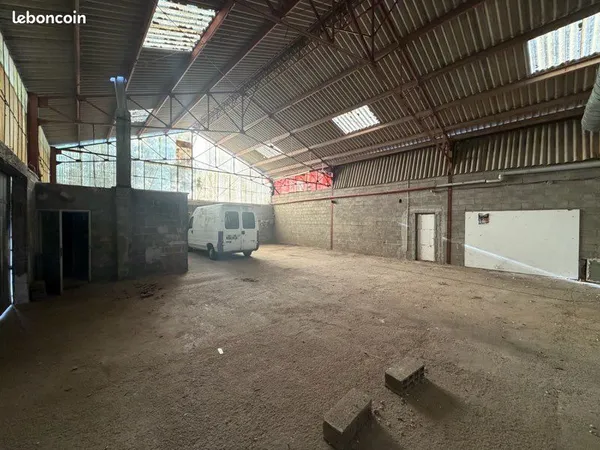 Local commercial entrepôt 250m2