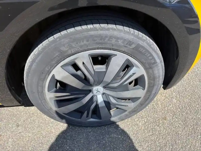 Peugeot 208 electrique 50 kwh 136ch — photo 13