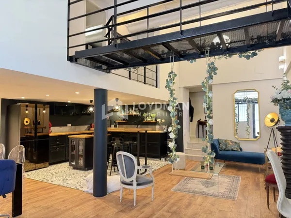 Loft 4 pièces 107 m²
