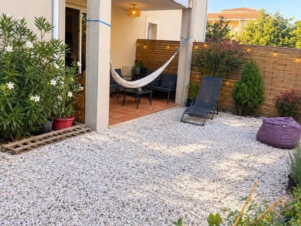 À VENDRE - Appartement en rez-de-chaussée avec terrasse, jardin privatif et parking