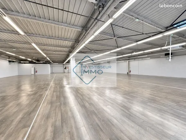 Local commercial 898 m²